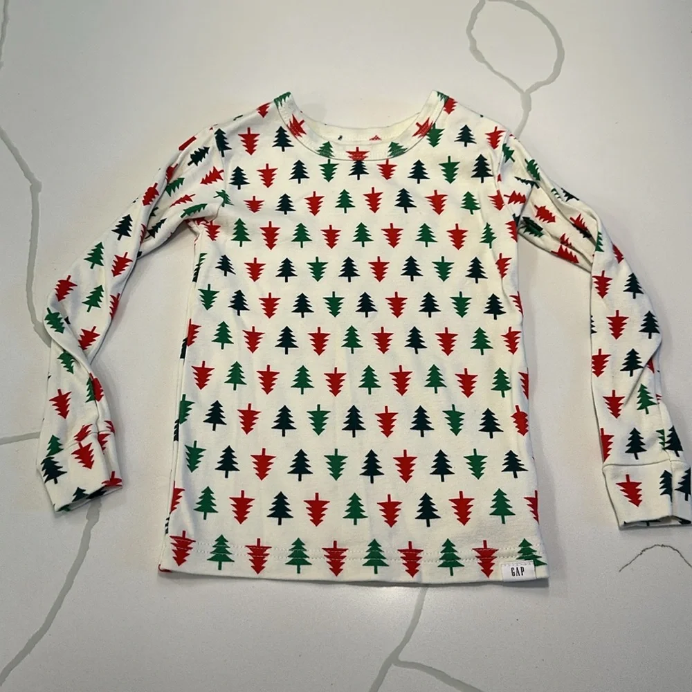 Gap baby cotton 2 piece pajama set long sleeve pants Christmas tree size 4 🌲❤️💚